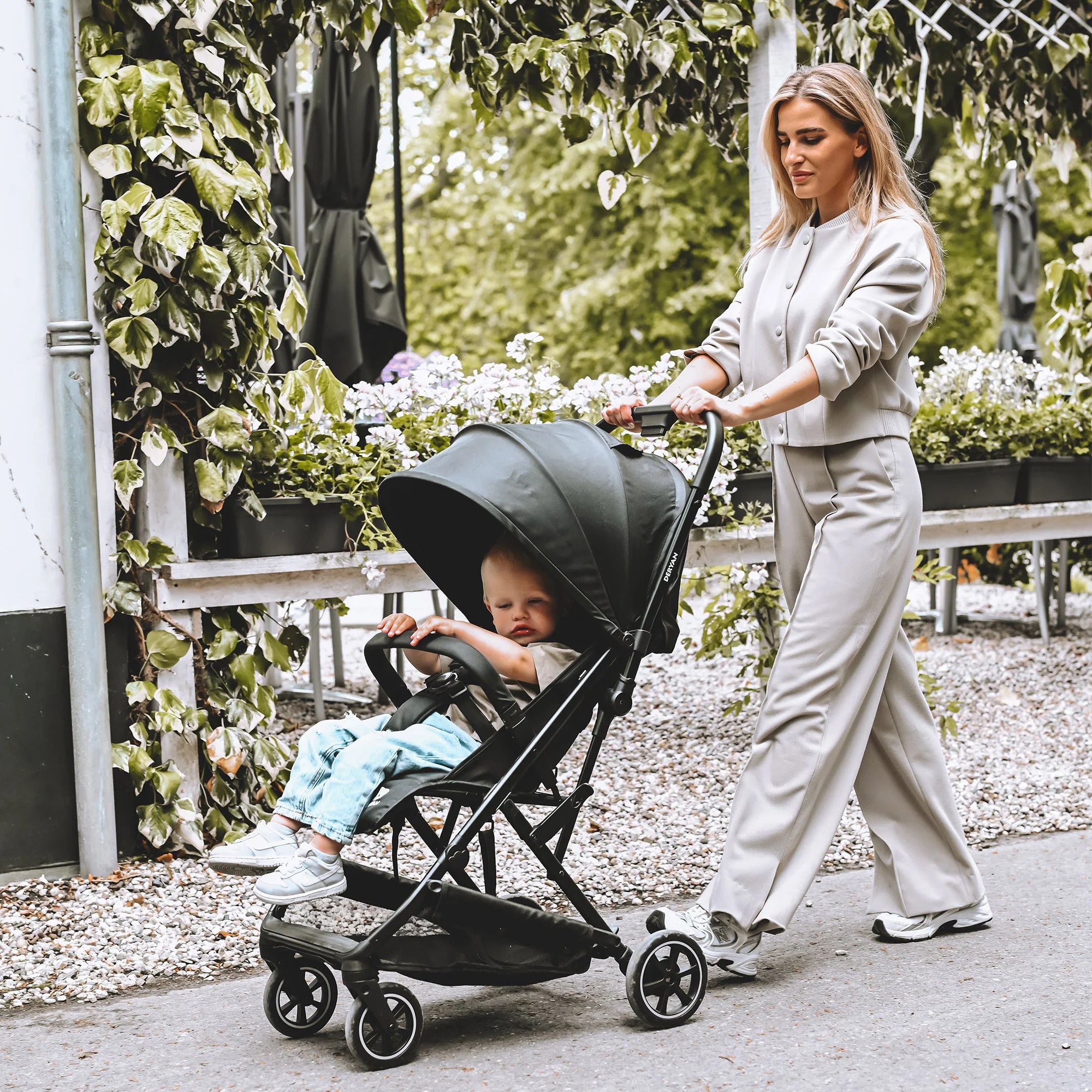 Luxe Easy Lightweight Buggy - Schwarz